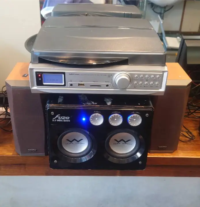周辺機器・その他機器手配カテゴリ。中古パソコン本体以外のモニター、ケーブル、ネットワーク機器などの相談用イメージ